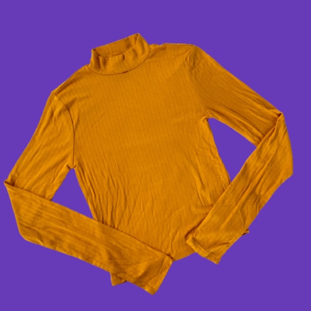 🌟 Forever21 Yellow Ribbed Soft Turtleneck
